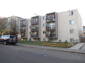 1815 16A St SW in Calgary, AB - Building Photo - Building Photo