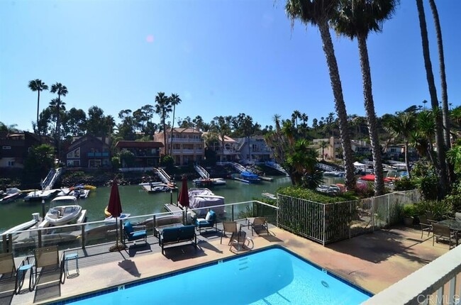 4637 Park Dr, Unit 3 in Carlsbad, CA - Building Photo - Building Photo