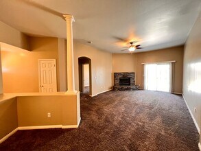 8304 Essex Ct in Bakersfield, CA - Building Photo - Building Photo