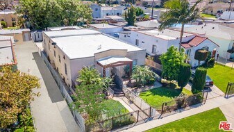 642 W 109th Pl in Los Angeles, CA - Building Photo