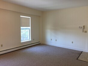 9 State St in Windsor, VT - Building Photo - Building Photo