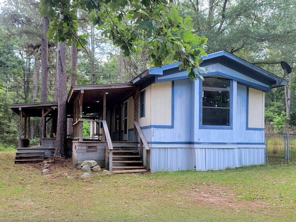 124 Mockingbird Ln in Trinity, TX - Building Photo