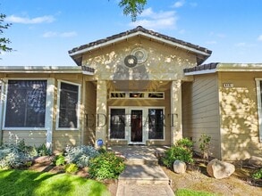 818 S Apple Ave in Reedley, CA - Building Photo - Building Photo