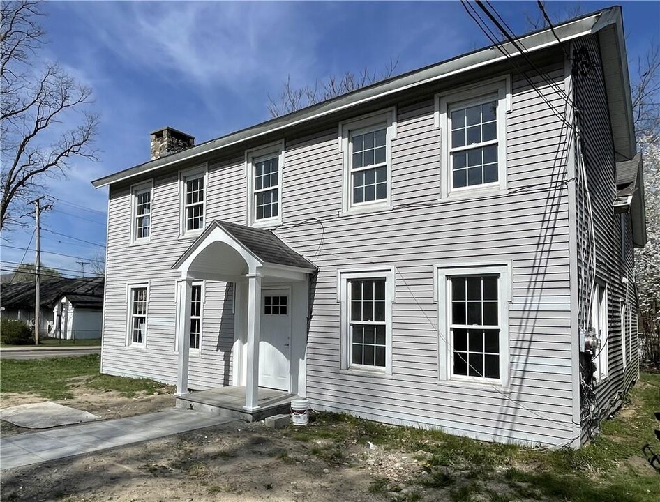 19 Broadhead St in Ellenville, NY - Building Photo