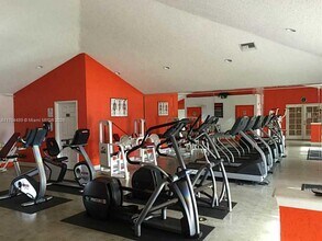 18850 NW 57th Ave, Unit 308 in Hialeah, FL - Building Photo - Building Photo