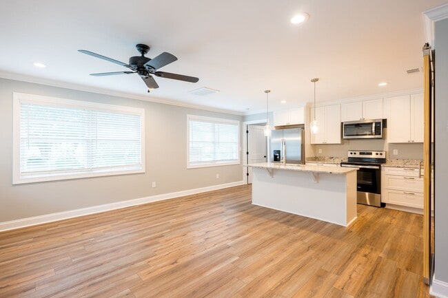 property at 1201 N Oak St