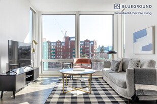 5 Glassworks Ave in Cambridge, MA - Building Photo