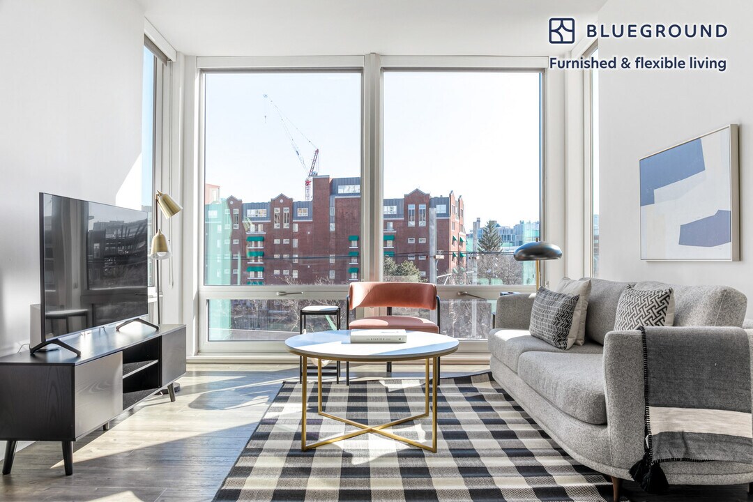 5 Glassworks Ave in Cambridge, MA - Building Photo