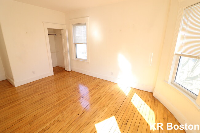 44 Champney St, Unit 2 in Boston, MA - Building Photo - Building Photo