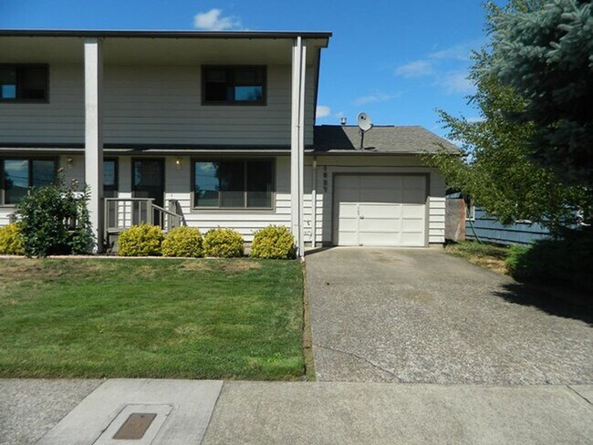 1825 17th Ave in Albany, OR - Foto de edificio - Building Photo