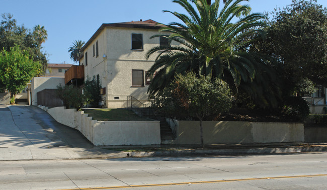 1518 Fair Oaks Ave in Pasadena, CA - Foto de edificio - Building Photo