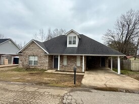 108 Gardenview Dr in Saltillo, MS - Building Photo