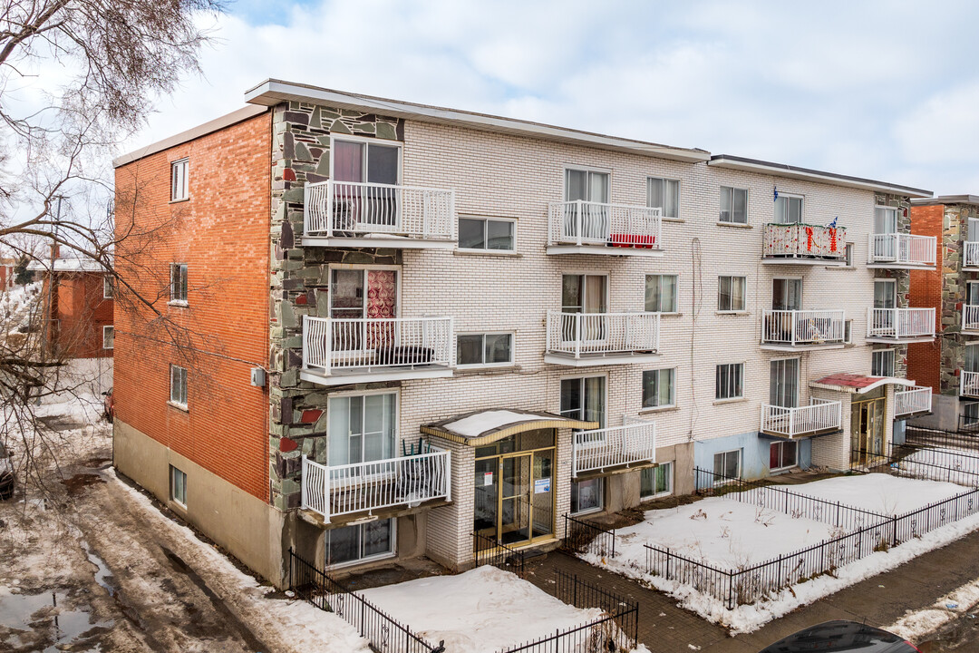 11420 Langelier Boul in Montréal, QC - Building Photo