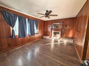 2130 S Riverside Dr in Iowa City, IA - Building Photo - Building Photo