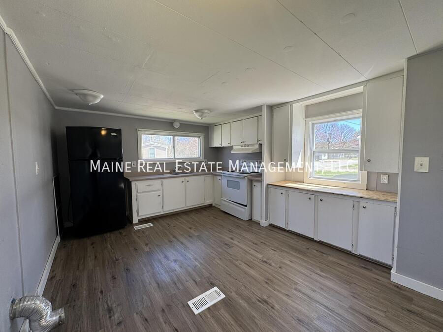 24 Park Dr in Canaan, ME - Building Photo