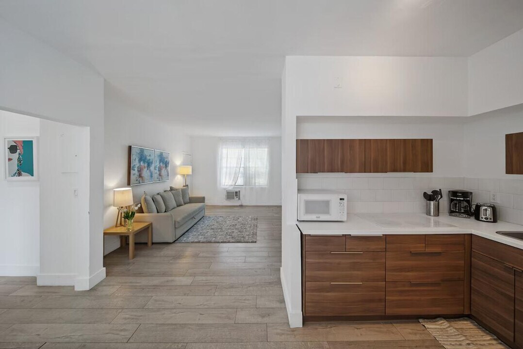 1470 16th St in Miami Beach, FL - Foto de edificio