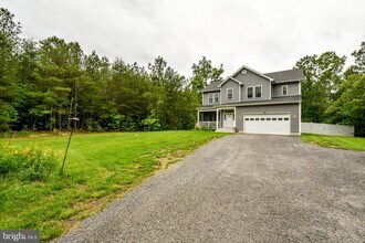44735 Barnes and Yeh Ln in California, MD - Building Photo - Building Photo
