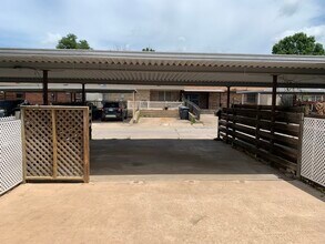 1435 Northglen St in Ardmore, OK - Foto de edificio - Building Photo