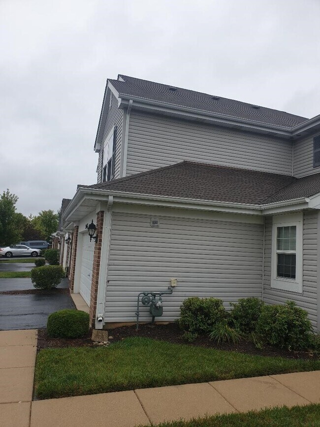 28121 Sonoma Pass in McHenry, IL - Building Photo - Building Photo