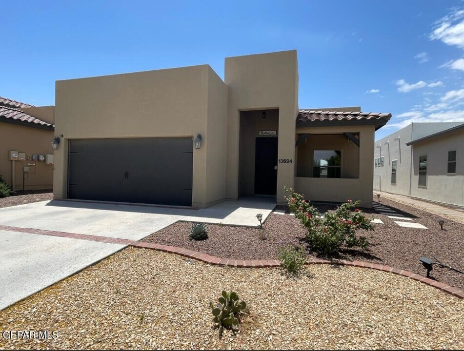 13624 Beobridge Ave in Horizon City, TX - Building Photo