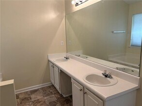 5975 Hillvale Trail in Lithonia, GA - Building Photo - Building Photo