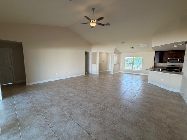 3116 37th St SW in Lehigh Acres, FL - Building Photo - Building Photo