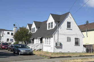 2931-2937 School St in Oakland, CA - Building Photo - Building Photo