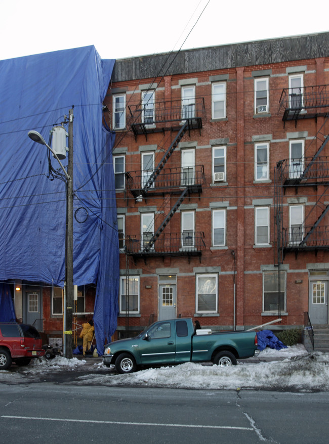 155 Christopher Columbus Dr in Jersey City, NJ - Building Photo - Building Photo