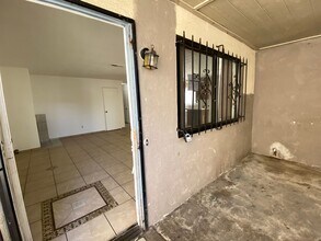 827 Dundee Wy in Stockton, CA - Building Photo - Building Photo