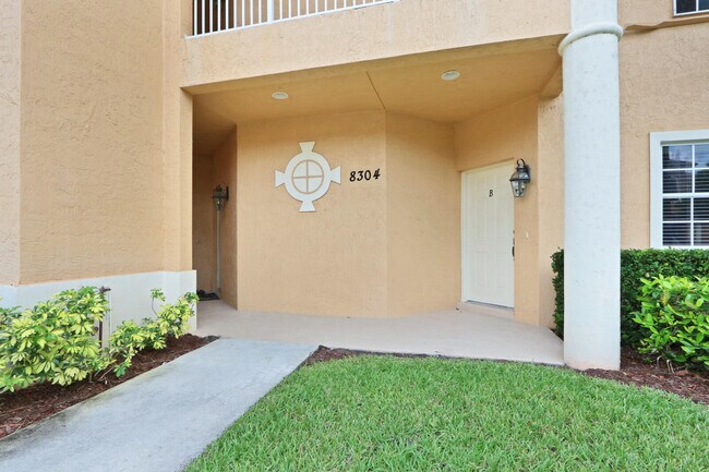 8304 Mulligan Cir in Port St. Lucie, FL - Building Photo - Building Photo