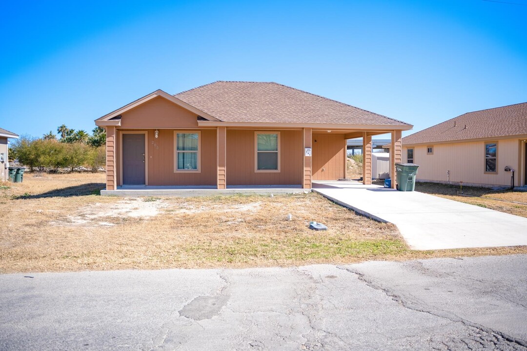 205 St Joseph St in Del Rio, TX - Building Photo