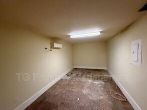 7045 Prellie St in Jacksonville, FL - Foto de edificio - Building Photo