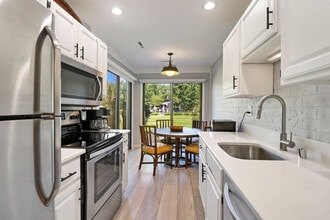 31 Abbey Villa Cir in Fontana-on-Geneva Lake, WI - Building Photo - Building Photo
