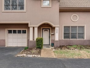 1986 Eastend Dr in Memphis, TN - Building Photo - Building Photo