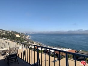 18203 Coastline Dr-Unit -15 in Malibu, CA - Building Photo - Building Photo