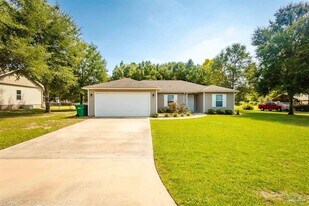 3328 Broadview Cir in Crestview, FL - Building Photo