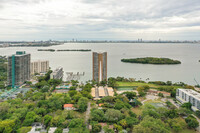 Palm Bay Tower in Miami, FL - Foto de edificio - Building Photo