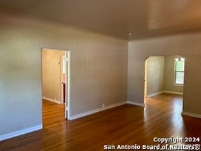 224 E Rosewood Ave in San Antonio, TX - Building Photo - Building Photo