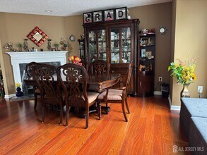 61 Curtis Ct in Kendall Park, NJ - Building Photo - Building Photo