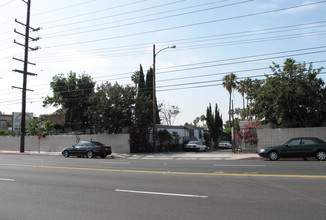 702 E Compton Blvd in Rancho Dominguez, CA - Building Photo - Building Photo