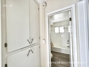 4215 Don Tomaso Dr, Unit 8 in Los Angeles, CA - Building Photo - Building Photo