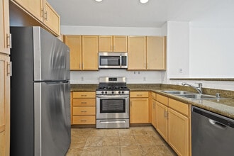 6400 Crescent Park E, Unit 308 in Los Angeles, CA - Building Photo - Building Photo