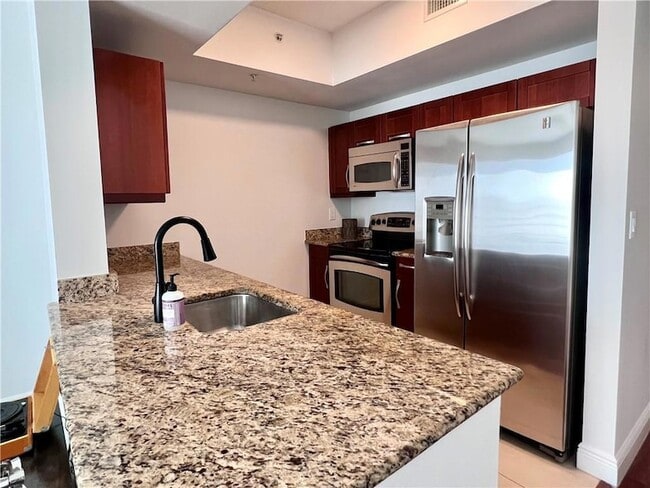 7275 SW 90th Way, Unit 504 in Miami, FL - Building Photo - Building Photo