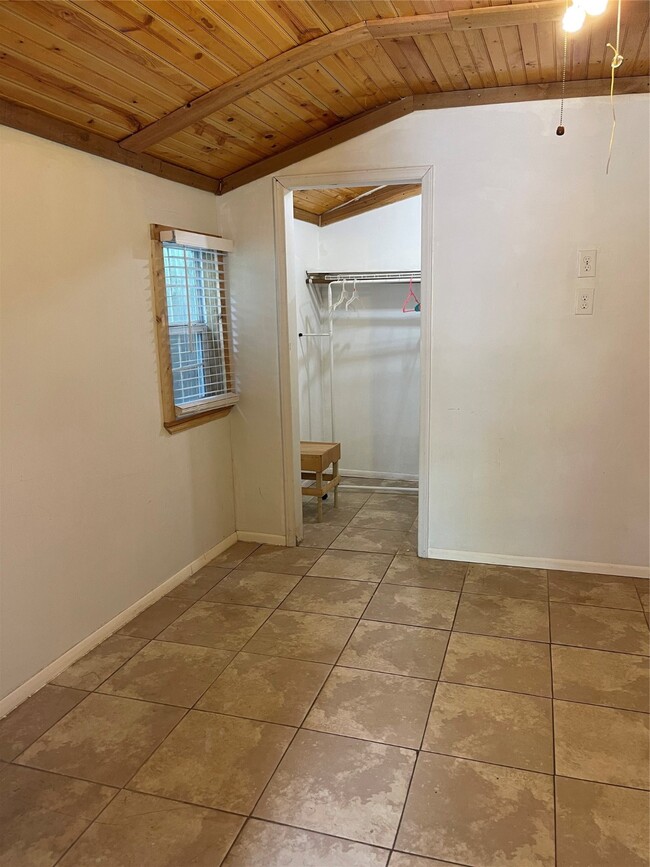 property at 1472 Godwin St