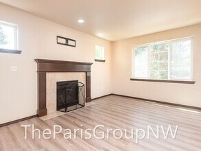 18410 Meridian Ave N in Shoreline, WA - Building Photo - Building Photo