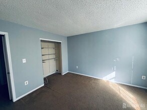 34 Colleen Ct in Kendall Park, NJ - Building Photo - Building Photo