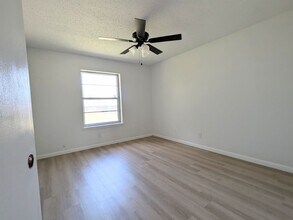 234 E Greenfield Dr in Wake Village, TX - Building Photo - Building Photo