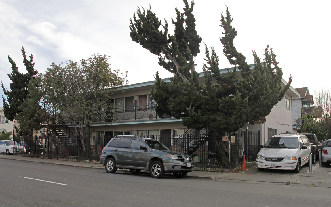 645 Foothill Blvd in Oakland, CA - Building Photo