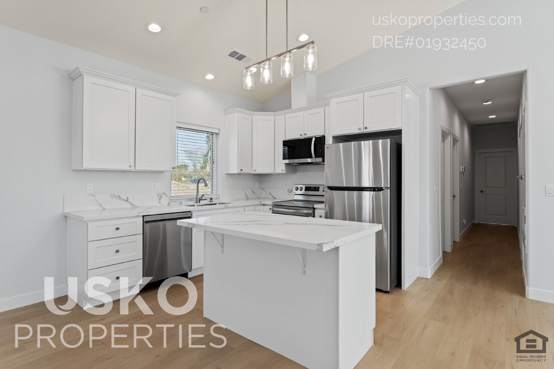 3163 San Rafael Ct in Sacramento, CA - Building Photo