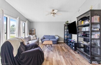 17404 Dumont Dr in Ft. Myers, FL - Foto de edificio - Building Photo